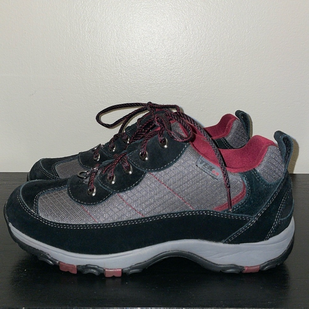 L.L. Bean Women's Athletic Shoes - Black and Red